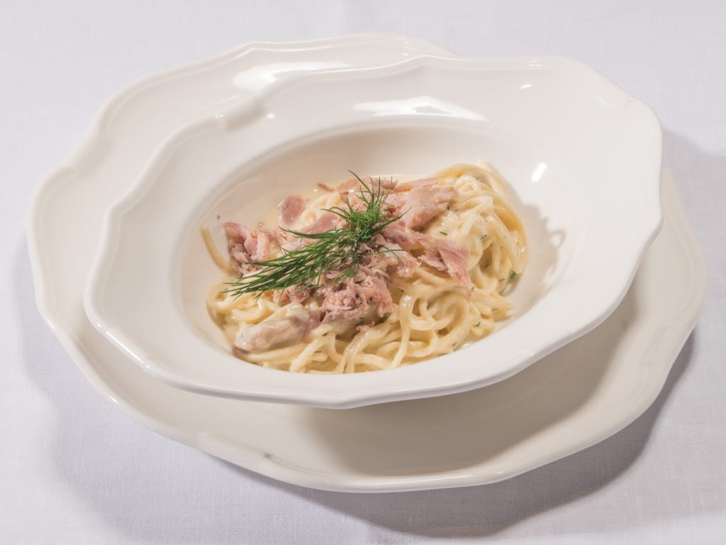 Carbonara di tagliolini di lago con la tinca affumicata del Lago di Lugano