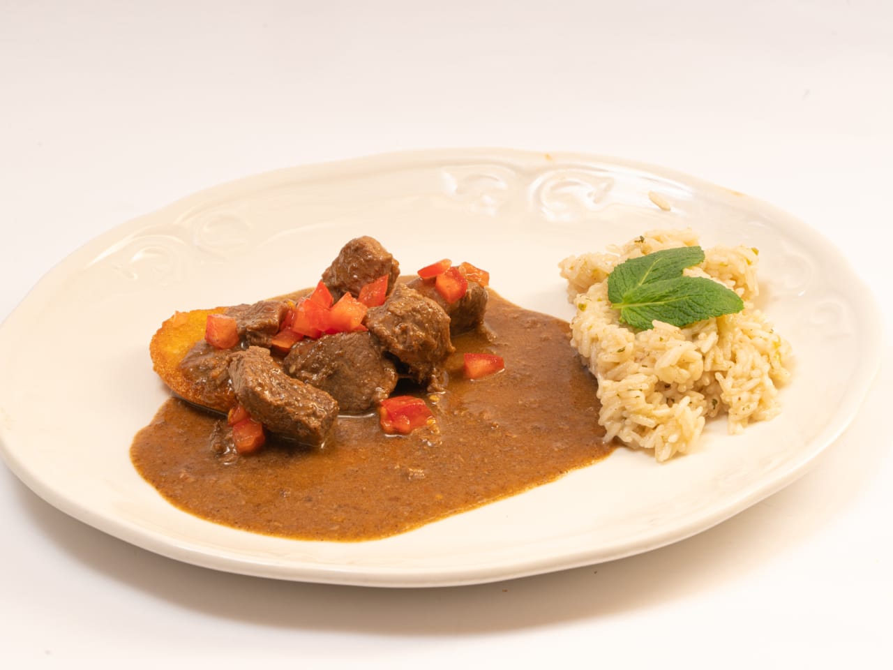 Agnello al curry, riso alla menta e roti di mais