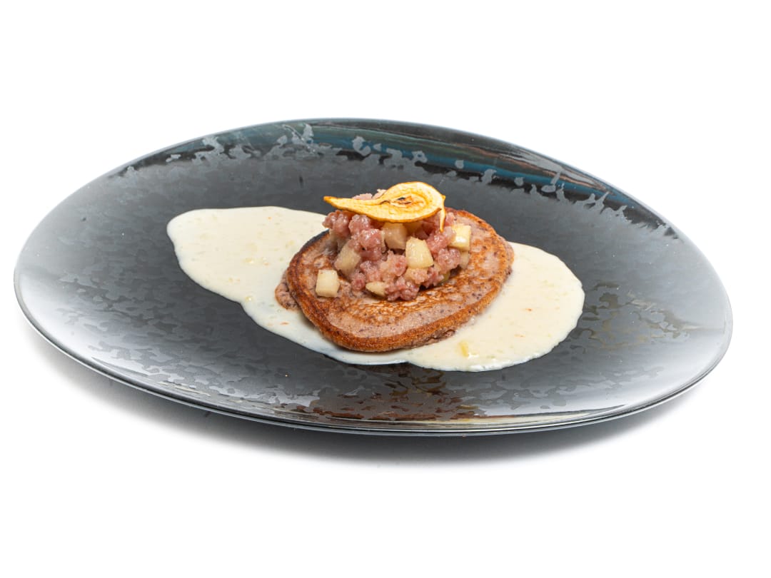 Salam da testa e pere, in tartara tiepida con pancake ai fagioli rossi - Crema al Supertony